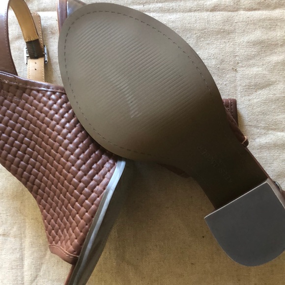 Block Heel Sandals - Picture 3 of 4